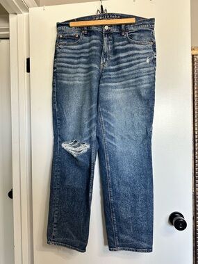 American Eagle Super High Rise Straight Jeans | Size 14 | Distressed